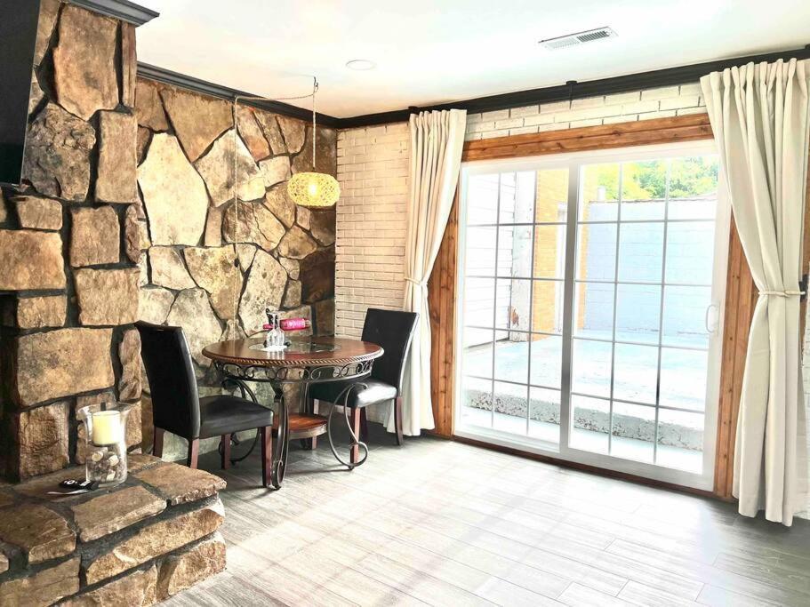 דלטון Small Rental For Couple Getaway מראה חיצוני תמונה